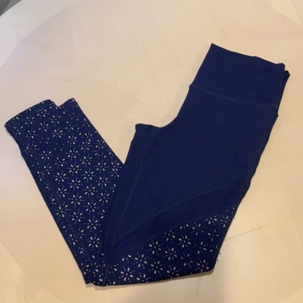 Aerie Chill Play Move leggings Navy flower overlay